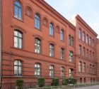 miniatura Humboldt-Universität zu Berlin - Fassade des ehemaligen Luisen-Lyzeums in der Ziegelstraße 12 in Berlin-Mitte. Die Schule 1873 nach einem Entwurf von Hermann Blankenstein erbaut und 1894-1895 erweitert.