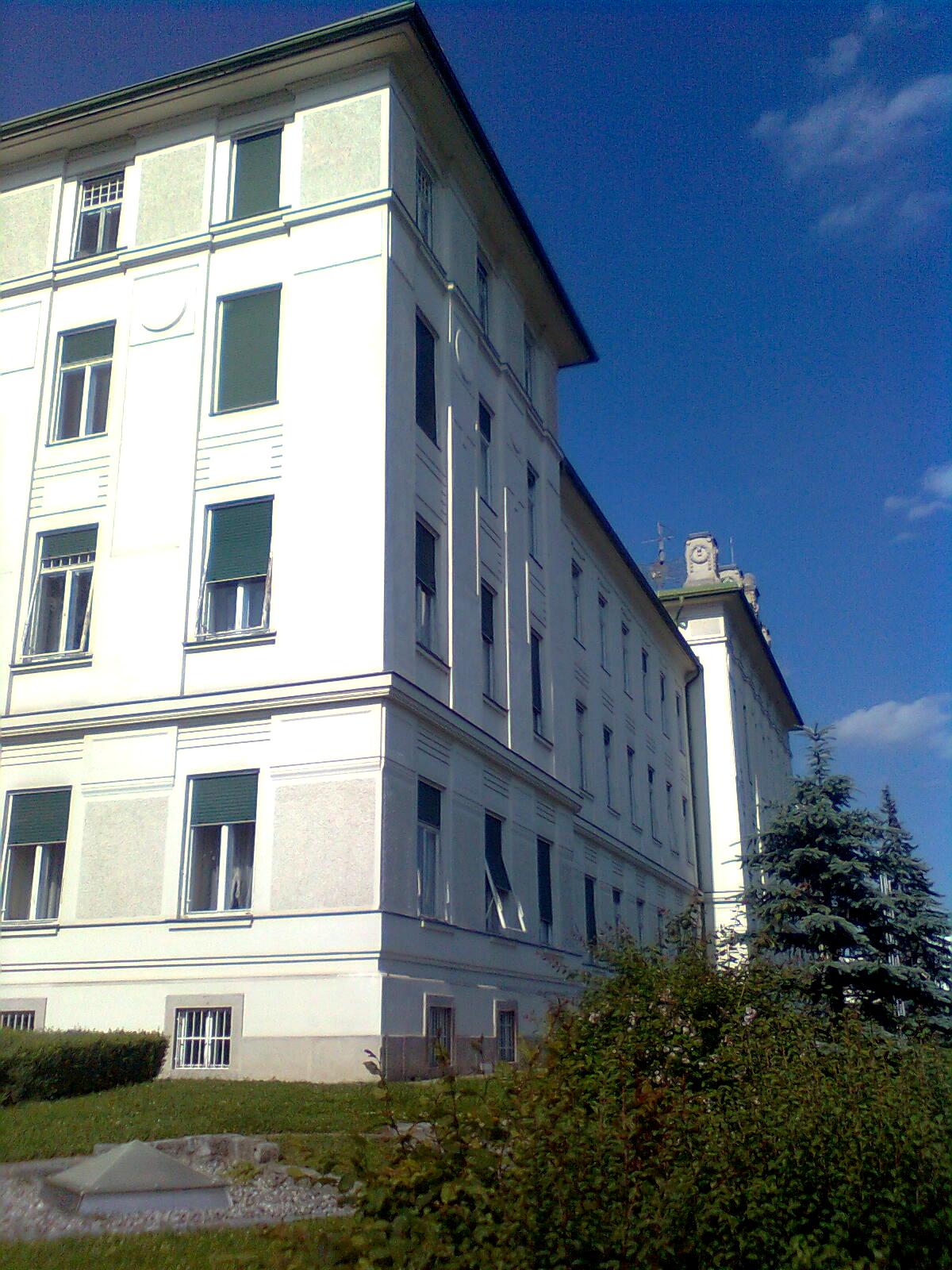 Fassade des Verwaltungsgebäudes des LKH Graz in Graz-Geidorf
